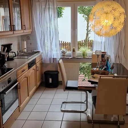 Stadtrand Haushaelfte *