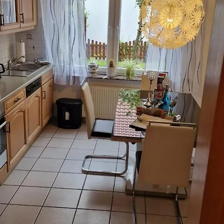 Stadtrand Haushaelfte Vakantiehuis